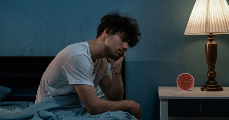 te despiertas de madrugada o te cuesta dormir estas son las causas y como solucionarlo